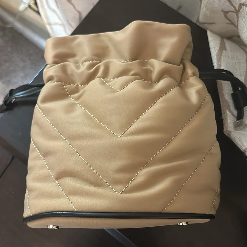 Zara Quilted Bucket Drawstring Hand Purse Tan &Black w/ silver hardware Like New - Picture 4 of 6